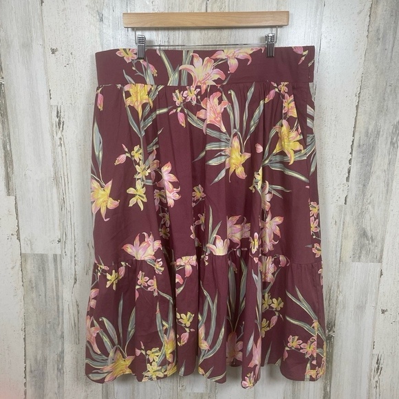 TORRID Midi Poplin Tiered Skirt Size 2X Floral Pockets Pull On - Picture 2 of 11